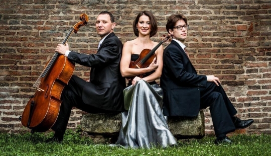 Orbis trio 